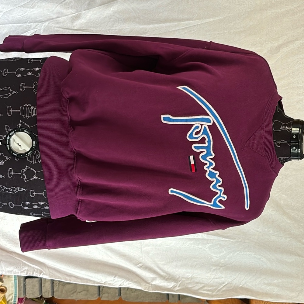 Women’s crewneck sweatshirt (size small)